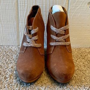 Dolce Vita Tan Suede Wedge Ankle Boots 8